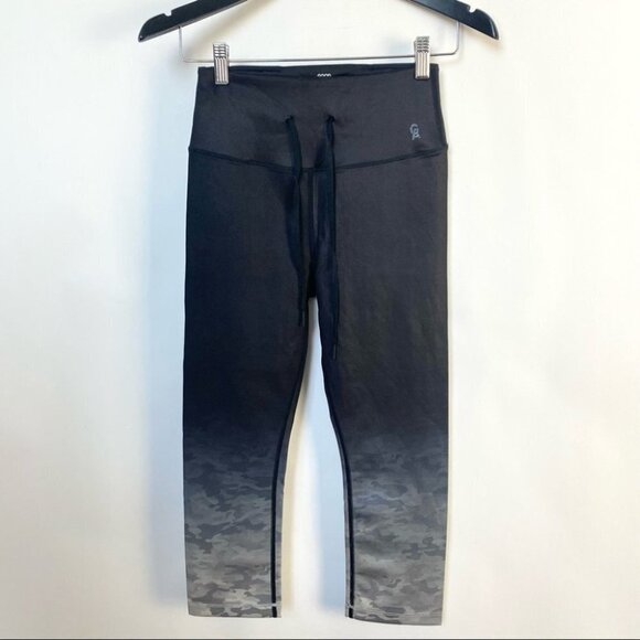 Good American | Cinched Waist Capri Tights - Ombre Camo - Picture 3 of 14